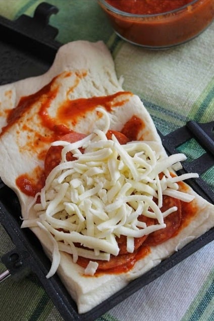 https://campfirefoodie.com/wp-content/uploads/2020/02/Camp-Cooker-Pizza_thumb.jpg